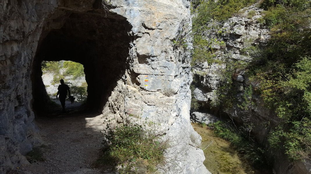 Les Gorges du Riou - Le tunnel des Gorges du Riou (Copyright : Office de Tourisme Sisteron Buëch)