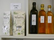 Découvrez notre boutique - Infusettes et huile de noix (Copyright : Office de Tourisme Sisteron Buëch)