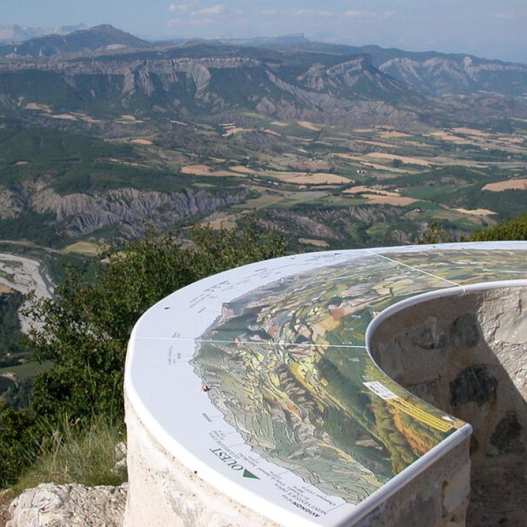 Montagne de Chabre - Table d'orientation (Copyright : Office de Tourisme Sisteron Buëch)